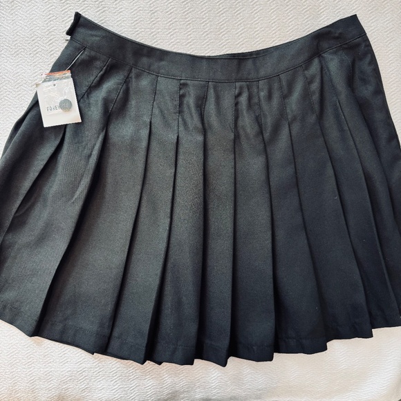 NWT Forever 21+ Classic Black Pleated Mini Skirt Size 0X - Picture 5 of 11